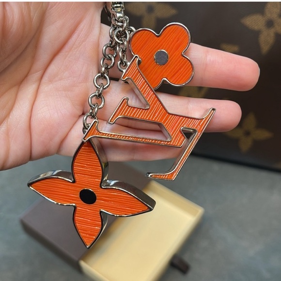 Louis Vuitton Floral Orange Epi Bag Charm Key Holder EUC - Picture 5 of 6